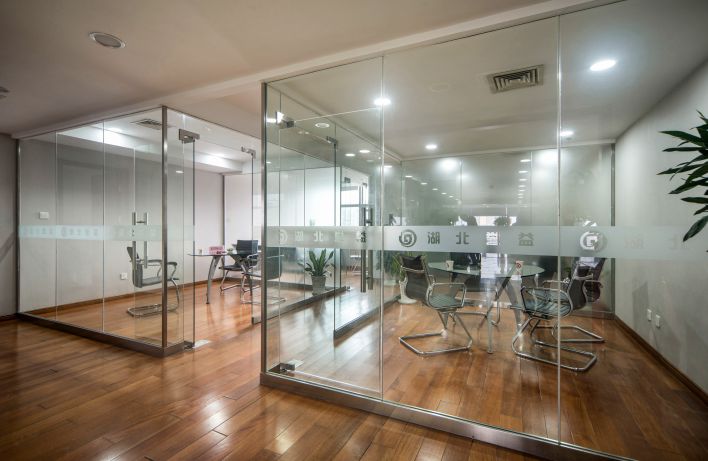 辦公室裝修知識(shí)---寫(xiě)字樓裝修設(shè)計(jì)3大要點(diǎn)(圖1) 辦公室裝修知識(shí)---寫(xiě)字樓裝修設(shè)計(jì)3大要點(diǎn)(圖1)