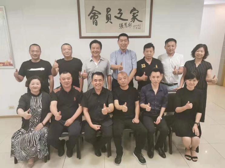 我省首個專家?guī)煺匠闪?，今泰裝飾工程經(jīng)理受(圖1)