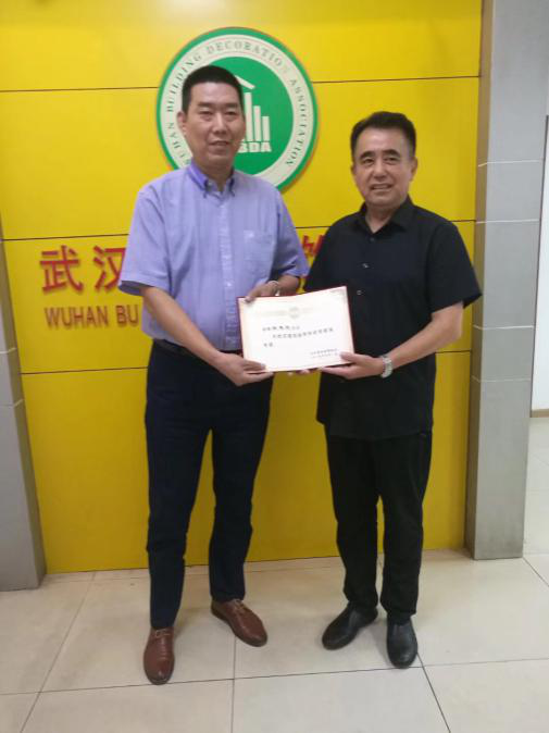 我省首個專家?guī)煺匠闪?，今泰裝飾工程經(jīng)理受(圖2)