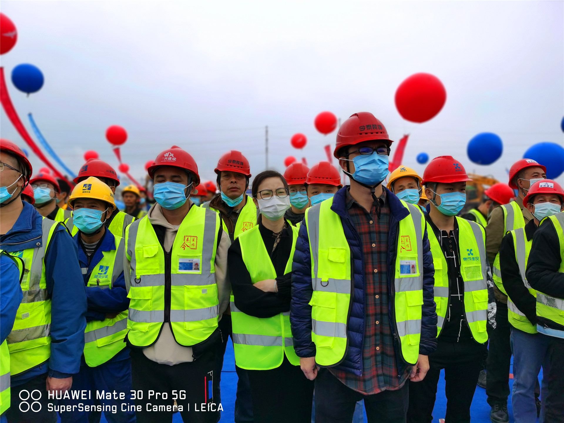 今泰裝飾參與施工山鷹集團(tuán)百億項(xiàng)目開(kāi)工儀式(圖4) 今泰裝飾參與施工山鷹集團(tuán)百億項(xiàng)目開(kāi)工儀式(圖4)
