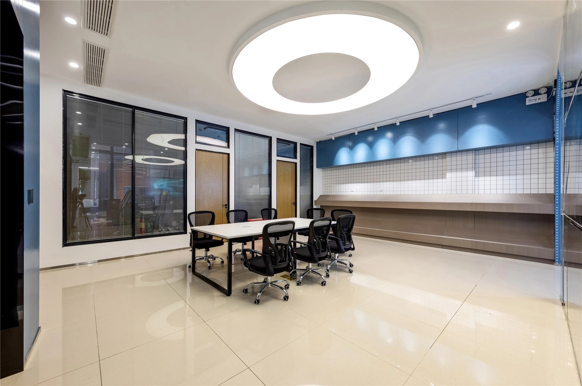 【案例賞析】武漢市車都天然氣營(yíng)業(yè)廳完工實(shí)景展示，開放多元，活力共享！(圖3)