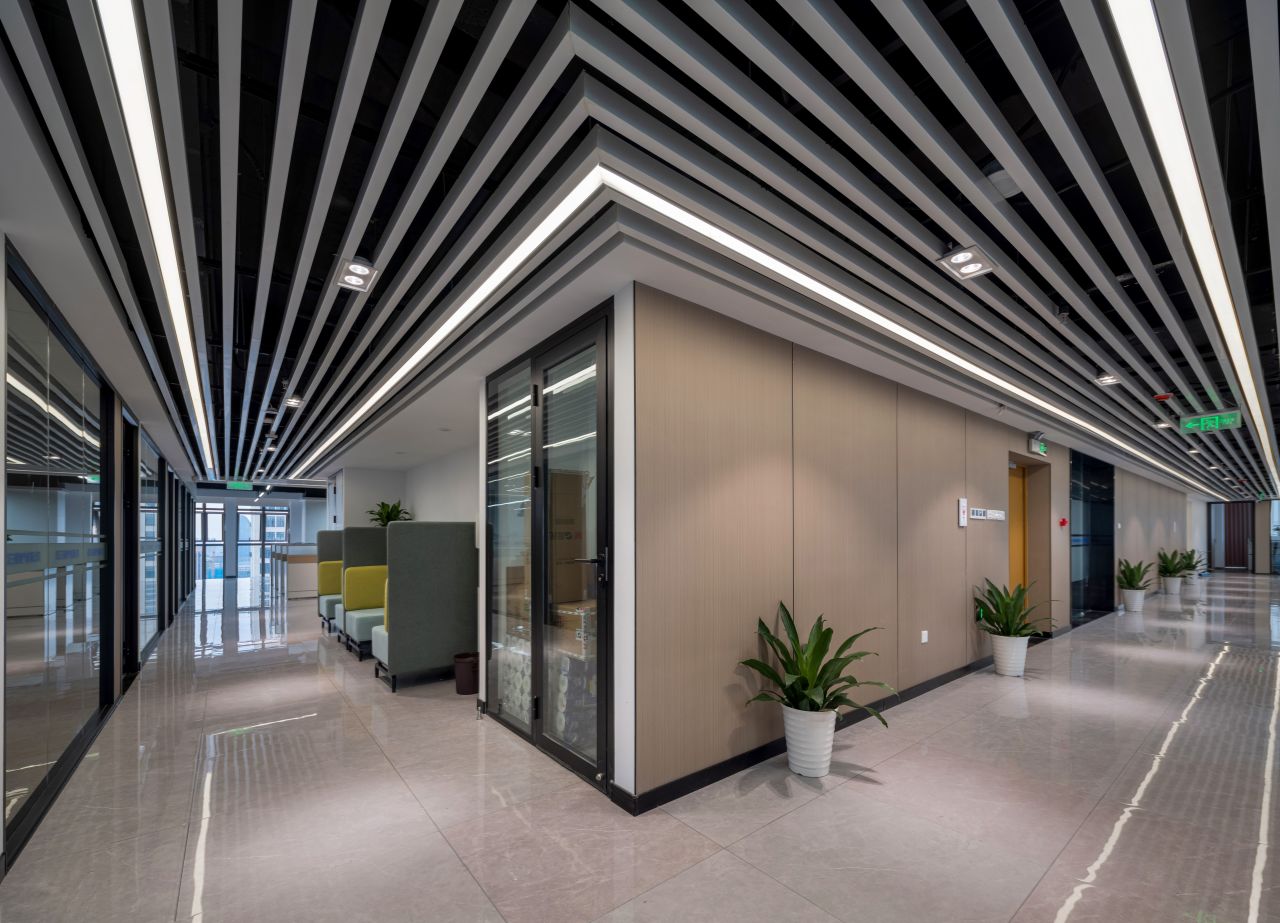 【完工案例】三相電力8000+㎡辦公室裝修項目圓滿交付并投入使用(圖27) 【完工案例】三相電力8000+㎡辦公室裝修項目圓滿交付并投入使用(圖27)