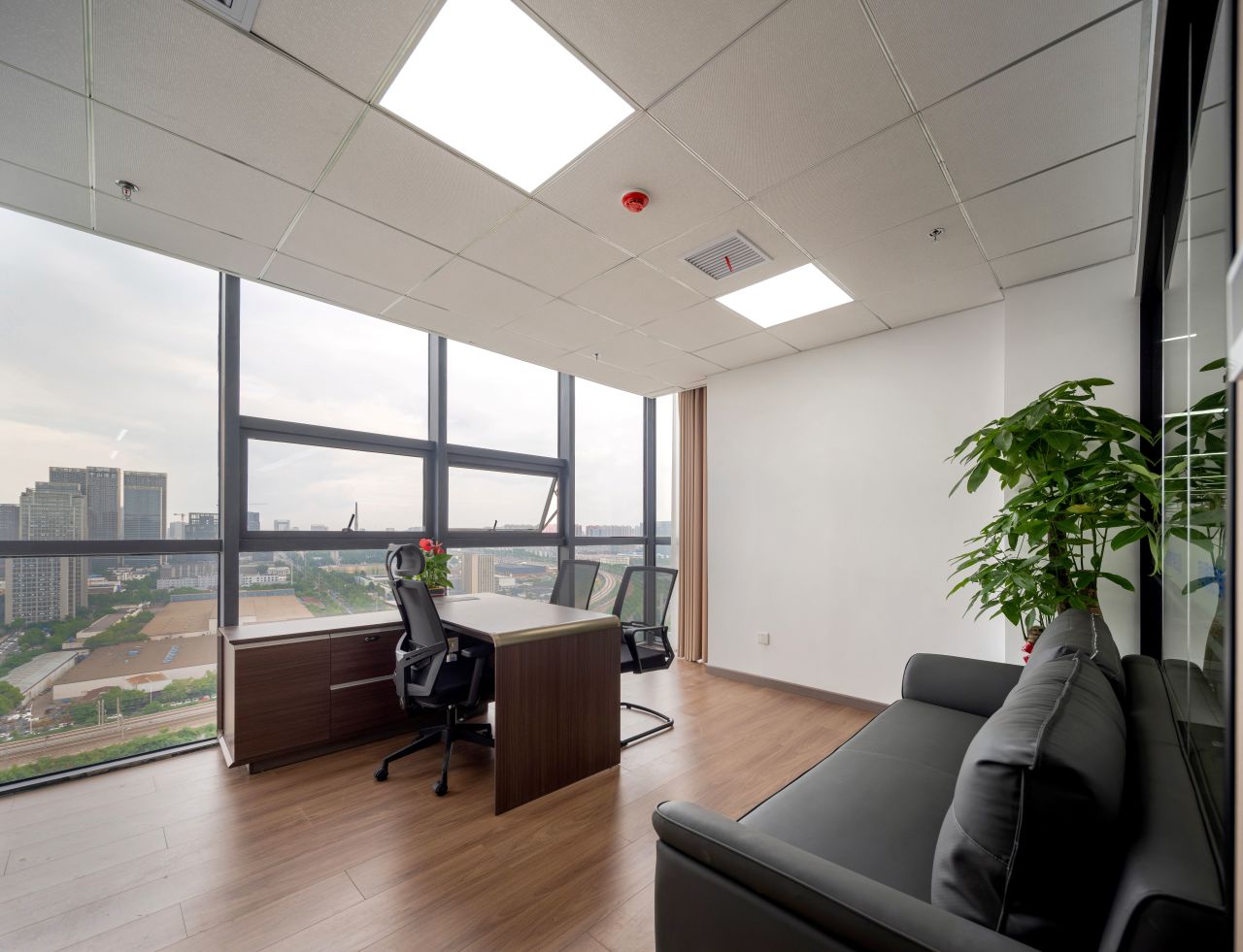 【完工案例】三相電力8000+㎡辦公室裝修項目圓滿交付并投入使用(圖40) 【完工案例】三相電力8000+㎡辦公室裝修項目圓滿交付并投入使用(圖40)