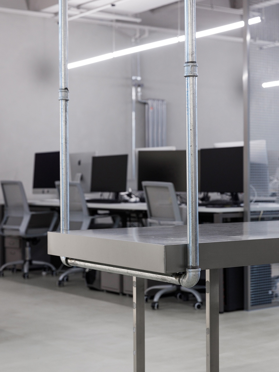 辦公室裝修設(shè)計,粗狂的線條走進工業(yè)之美！(圖3)